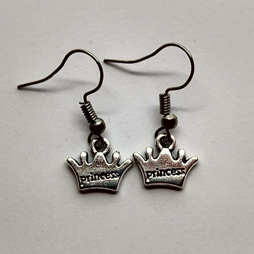 5/$20 Cute princess crown earrings